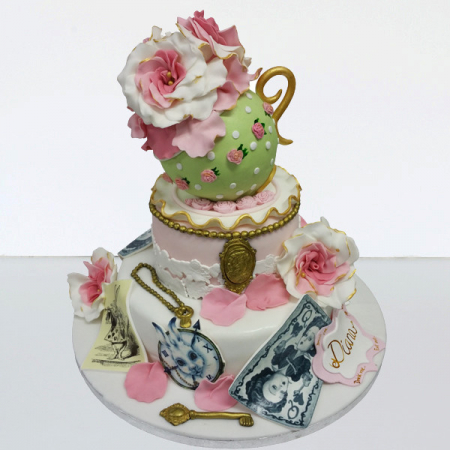 Torturi in pasta de zahar pentru fetite - Tort Alice in Wonderland