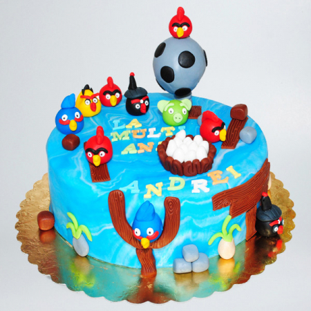 Torturi in pasta de zahar pentru baietei - Tort Angry birds ice
