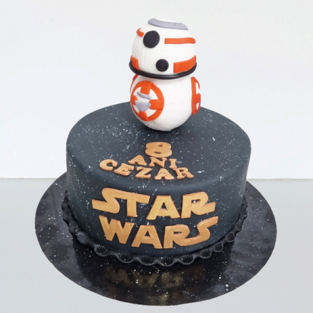 Torturi in pasta de zahar pentru fetite - Tort Star Wars Cezar