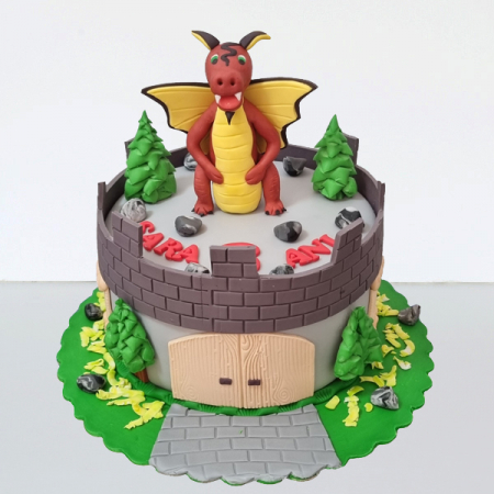 Torturi in pasta de zahar pentru baietei - Tort cu dragon in cetate