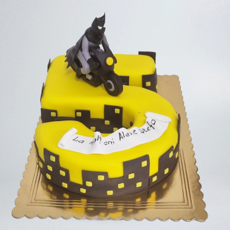 Torturi in pasta de zahar pentru baietei - Tort Batman cifra 5