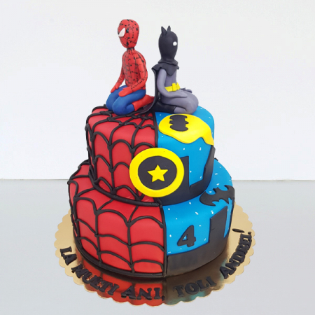 Torturi in pasta de zahar pentru baietei - Tort Batman si Spiderman cu etaj