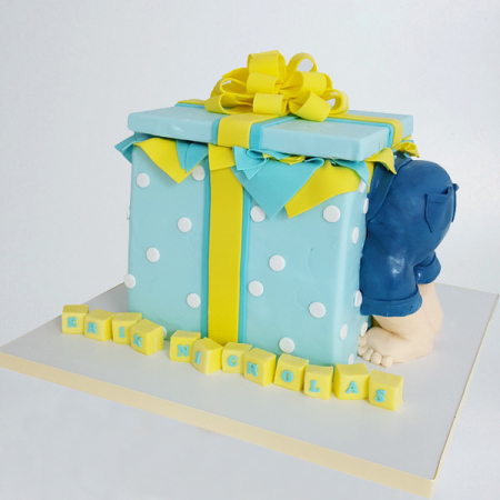 Torturi - Tort botez cu bebelus in cutie