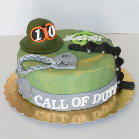 Torturi in pasta de zahar pentru baietei - Tort casca de soldat