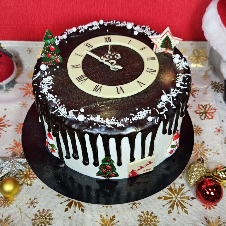 Prajituri de casa, cozonaci - Tort in frosting ceas de Anul Nou