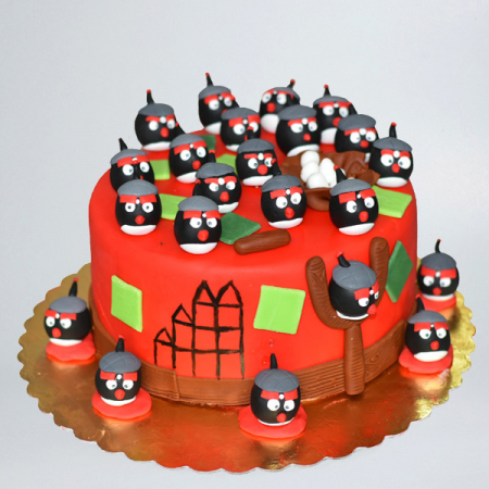 Torturi in pasta de zahar pentru baietei - Tort cu Angry birds pe rosu