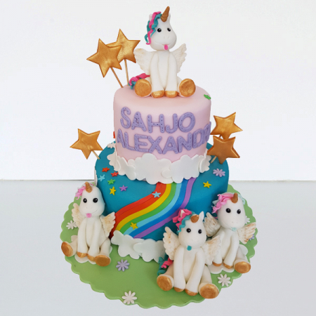 Torturi in pasta de zahar pentru fetite - Tort cu Baby Unicorn si stelute