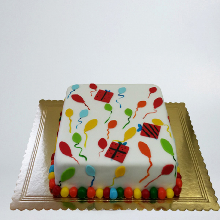 Torturi in pasta de zahar pentru fetite - Tort cu balonase si cadouri