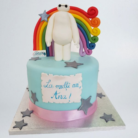 Torturi in pasta de zahar pentru fetite - Tort cu Baymax si curcubeu