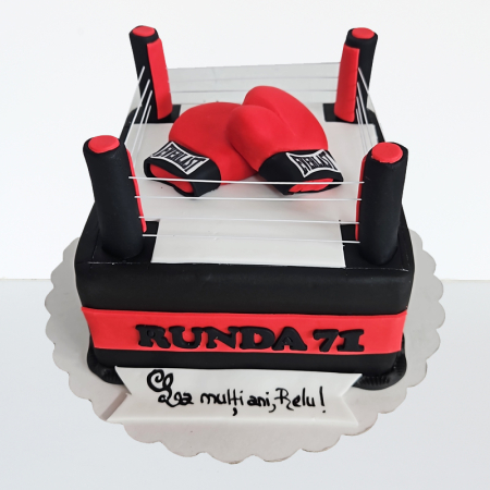 Torturi in pasta de zahar pentru baietei - Tort ring de box cu manusi