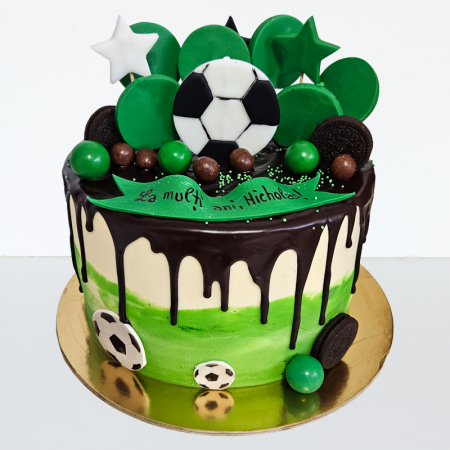 Torturi in frosting- crema pentru baieti - Tort in frosting cu fotbal Nicholas