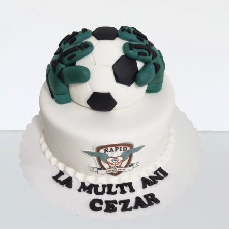 Torturi in pasta de zahar pentru baietei - Tort cu minge de fotbal si manusi