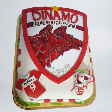 Torturi pentru pasiuni - Tort Dinamo cu pantofi sport si tricou