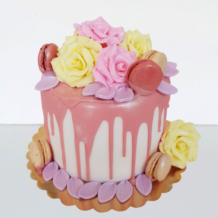 Torturi in pasta de zahar pentru fetite - Tort Drip Cake cu trandafiri