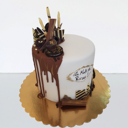 Torturi in pasta de zahar pentru baietei - Tort Drip cake - Rares