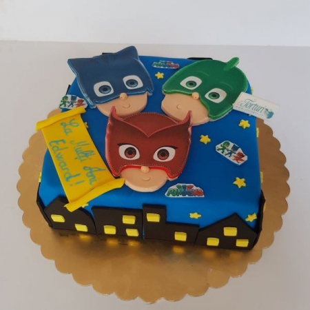 Torturi in pasta de zahar pentru fetite - Tort Eroi in pijamale 2D pe patrat