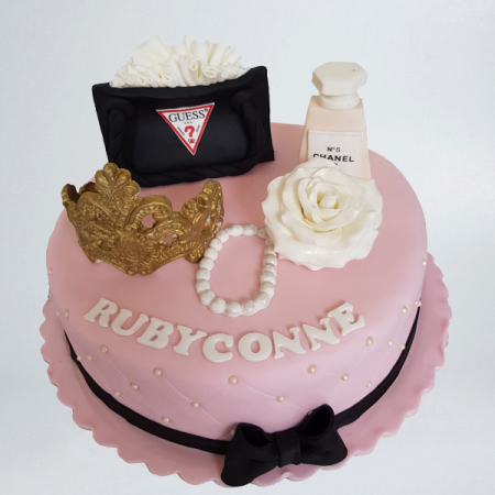 Torturi pentru pasiuni - Tort Fashion cu parfum, poseta si coronita