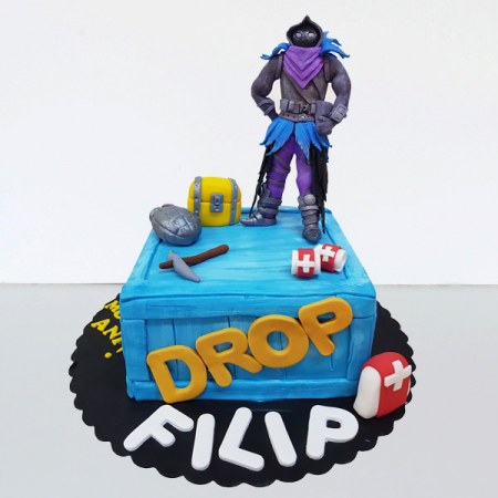 Torturi in pasta de zahar pentru baietei - Tort Fortnite pe cutie