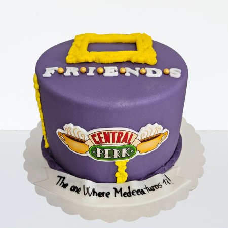 Torturi in pasta de zahar pentru fetite - Tort friends pe mov