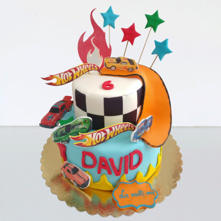 Torturi in pasta de zahar pentru baietei - Tort Hot Wheels