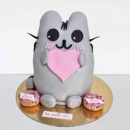 Torturi in pasta de zahar pentru fetite - Tort in forma de Pusheen
