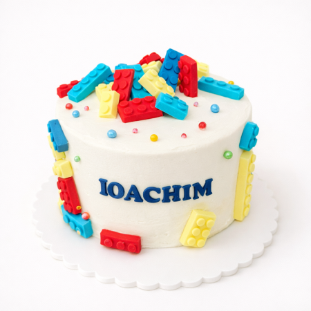 Torturi pentru pasiuni - Tort in frosting cu piese lego