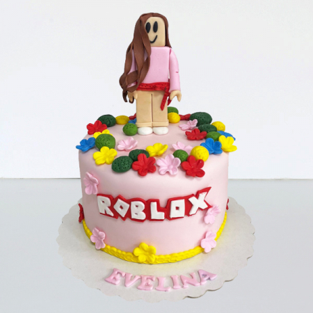 Torturi in pasta de zahar pentru fetite - Tort Roblox Evelina