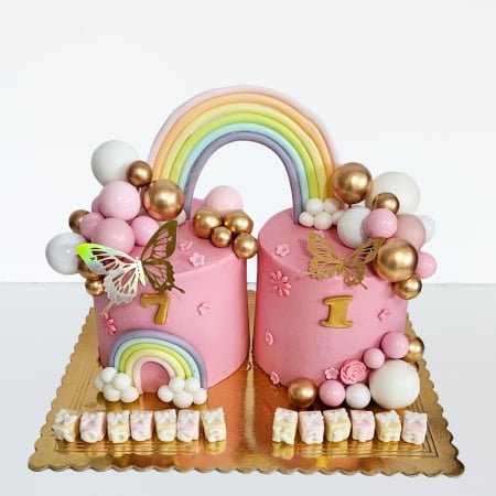 Torturi speciale fara martipan - Torturi in frosting cu arcada si fluturasi