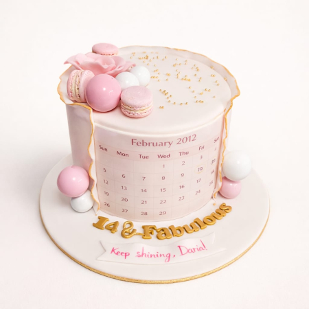 Torturi in pasta de zahar pentru fetite - Tort cu calendar in roz pal