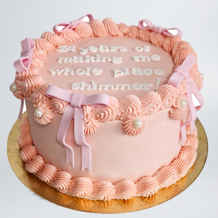 Torturi in pasta de zahar pentru fetite - Tort in frosting valuri si fundite somon
