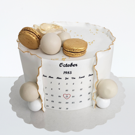 Torturi in pasta de zahar pentru baietei - Tort calendar si macarons