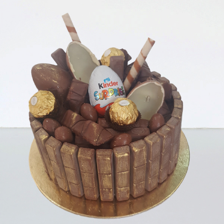 Torturi in pasta de zahar pentru fetite - Tort kit kat si kinder
