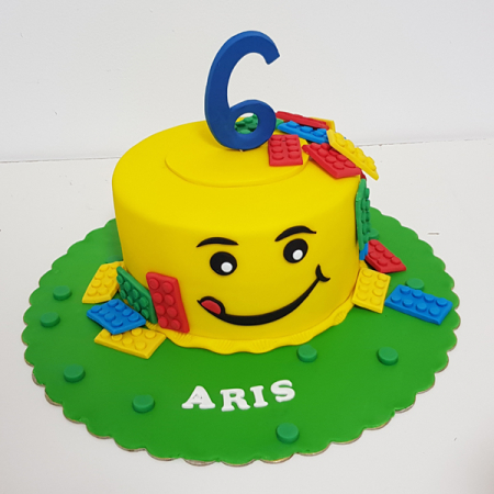 Torturi in pasta de zahar pentru baietei - Tort Lego ARIS