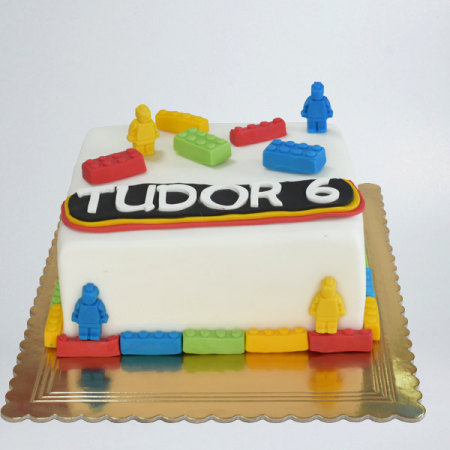 Torturi in pasta de zahar pentru baietei - Tort lego mic