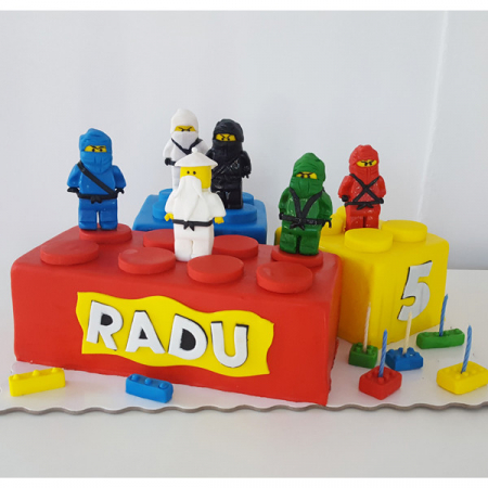 Torturi in pasta de zahar pentru baietei - Tort lego Ninjago 3 cuburi