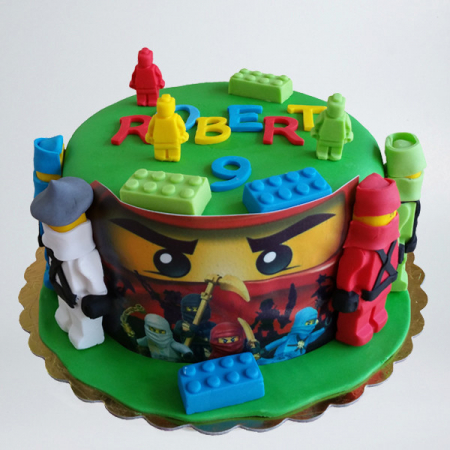 Torturi in pasta de zahar pentru baietei - Tort Lego Ninjago cu piese Lego