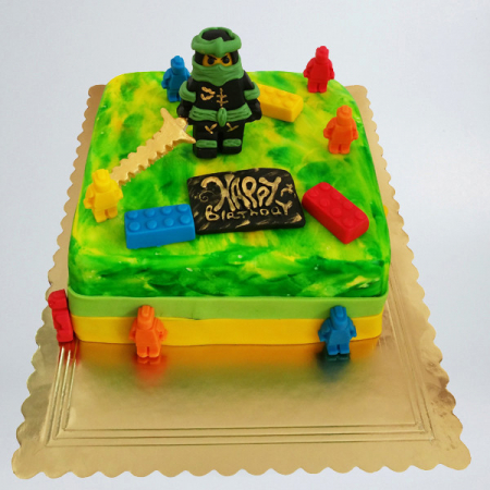 Torturi in pasta de zahar pentru baietei - Tort Lego Ninjago pictat