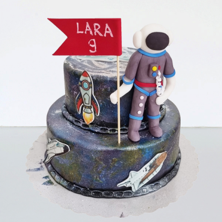 Torturi in pasta de zahar pentru fetite - Tort cu astronaut