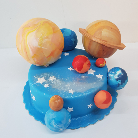 Torturi in pasta de zahar pentru baietei - Tort Planete mari