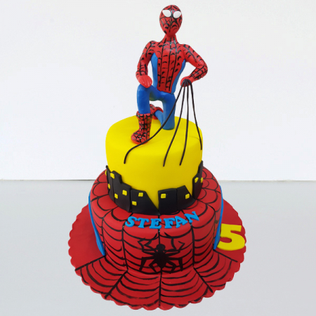 Torturi in pasta de zahar pentru baietei - Tort Spiderman cu etaj si blocuri