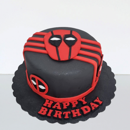 Torturi in pasta de zahar pentru baietei - Tort cu masca Deadpool
