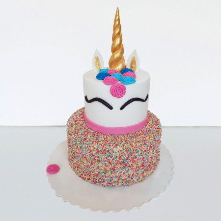 Torturi in pasta de zahar pentru fetite - Tort Unicorn cu bombonele