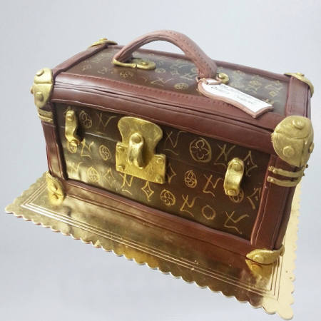 Torturi pentru adulti - Tort valiza Louis Vuitton