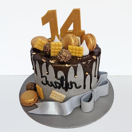 Torturi pentru pasiuni - Tort in frosting gri cu cifra 14