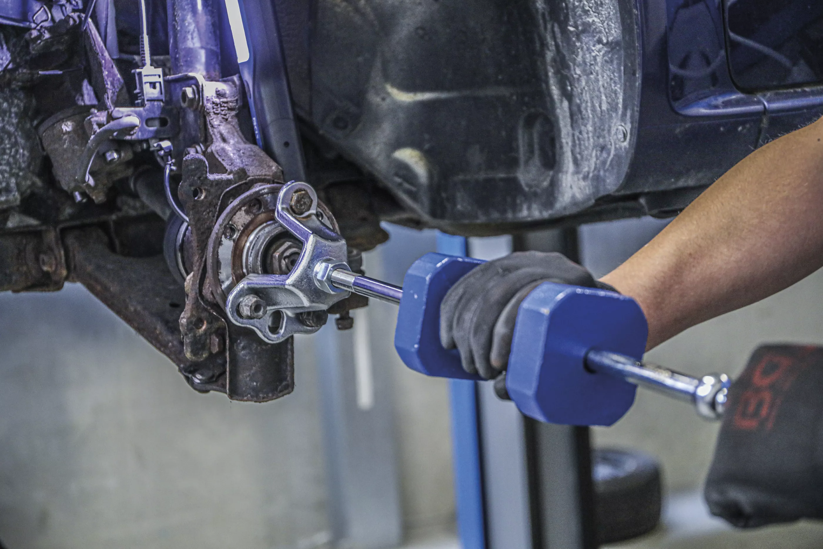 Extractor butuc roata | 4 si 5 gauri | cercul gaurilor 100 - 115 mm | cu Ciocan culisant [4]