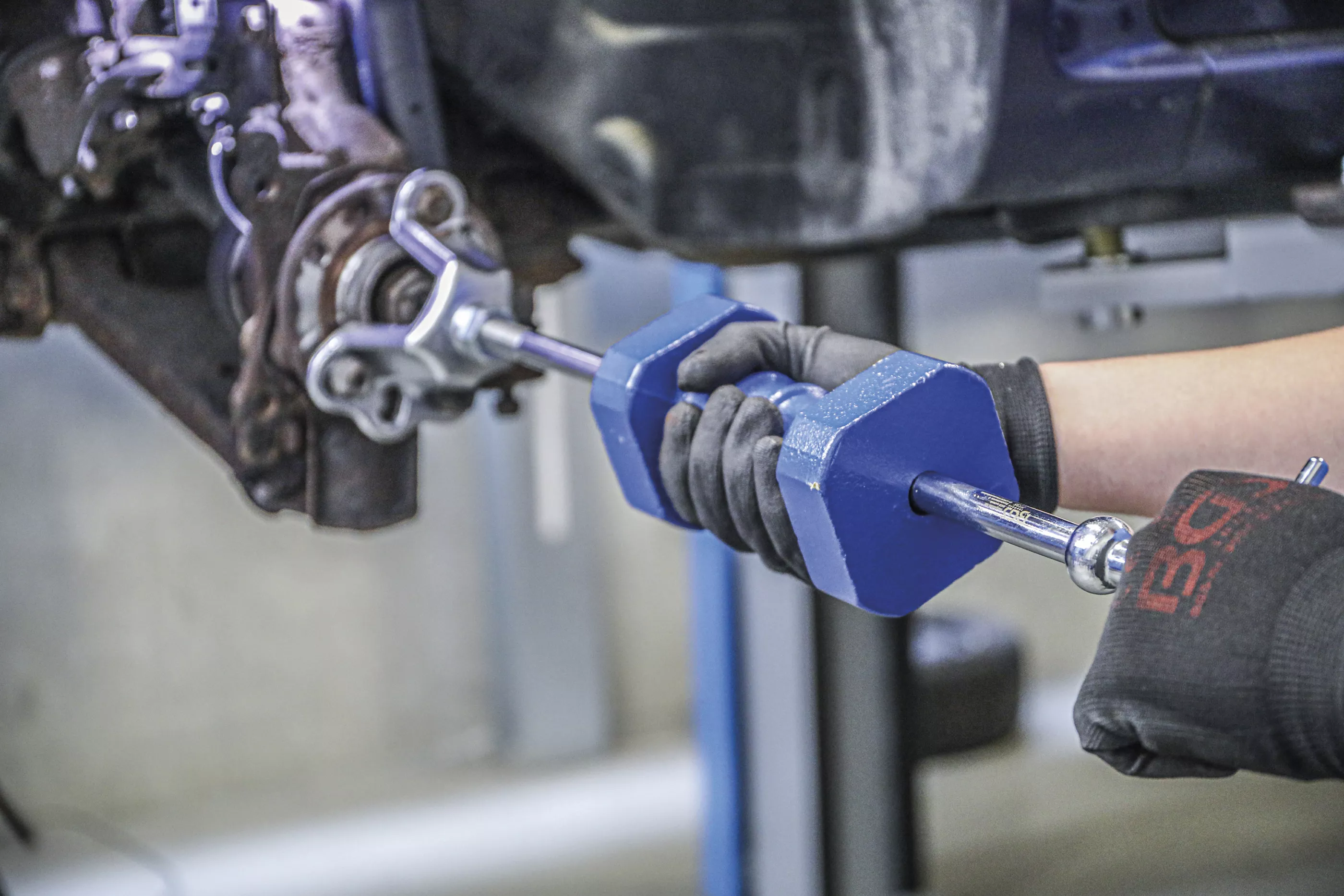 Extractor butuc roata | 4 si 5 gauri | cercul gaurilor 100 - 115 mm | cu Ciocan culisant [5]