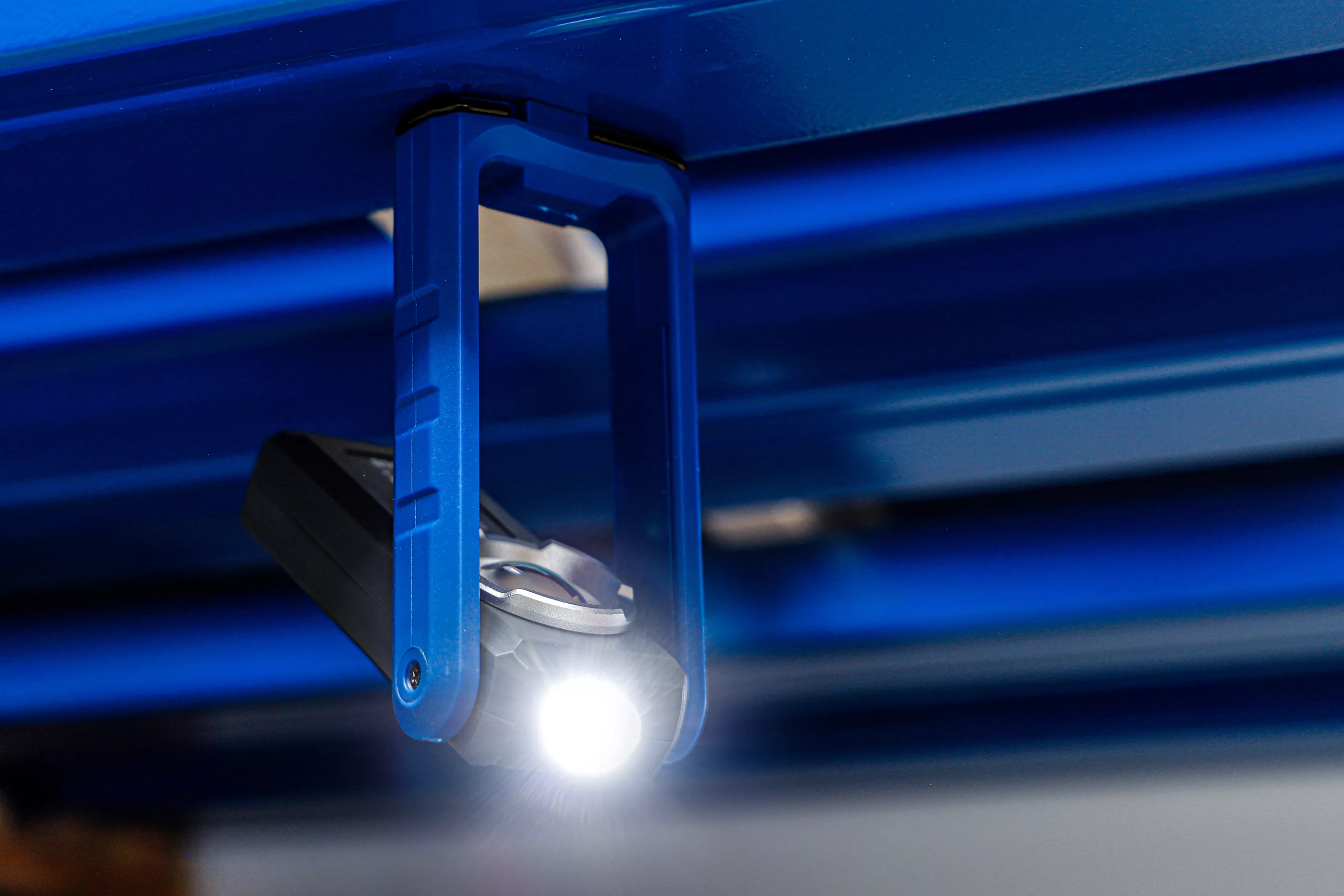 Lampa de atelier COB-LED cu magnet si carlig | rabatabila | cu functie de incarcare inductiva [3]