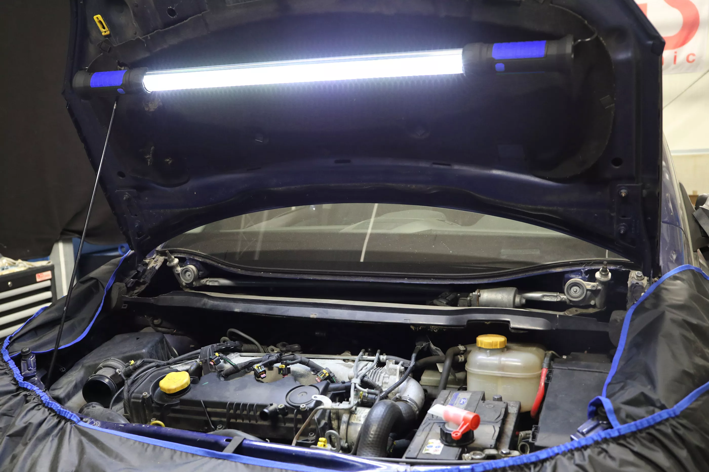 Lampa capota motor cu LED-cu acumulator [5]