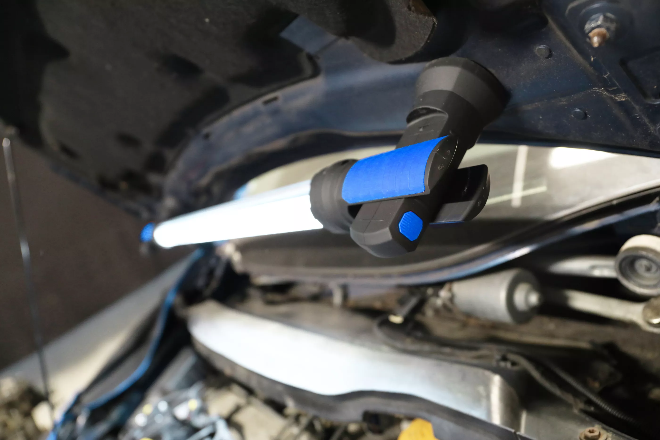Lampa capota motor cu LED-cu acumulator [7]