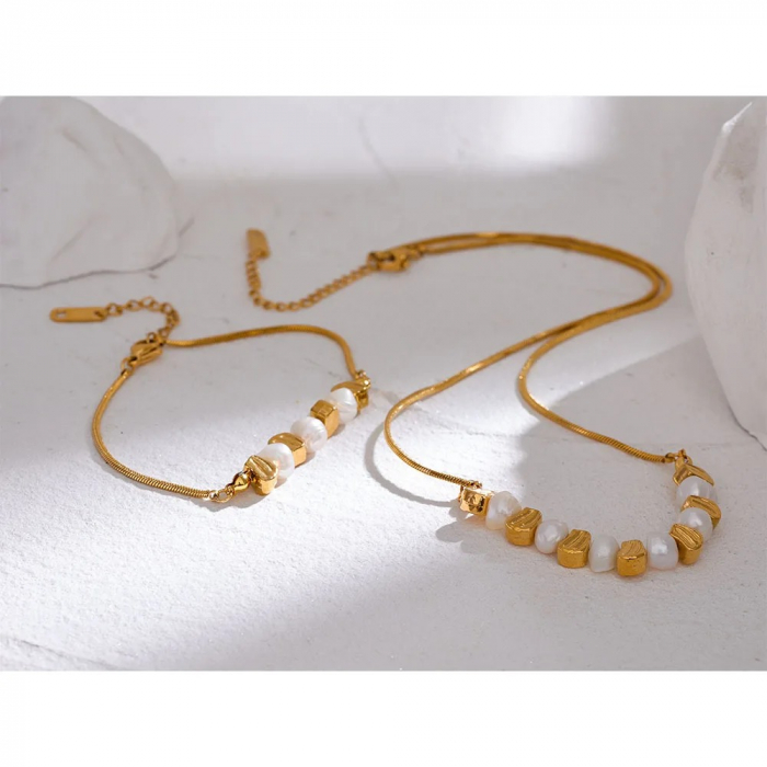 Brățară Hayley, aurie, din oțel inoxidabil și perle naturale de cultură, placată cu aur 18K - Colecția Universe of Pearls [2]